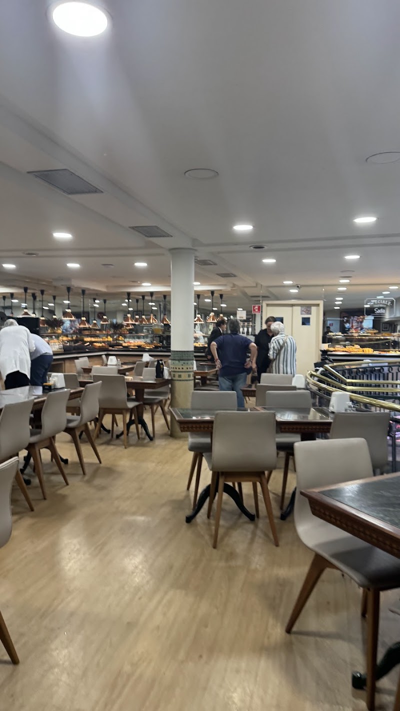 PADARIA GALERIA DOS PÃES — Bolos e Doces em São Paulo