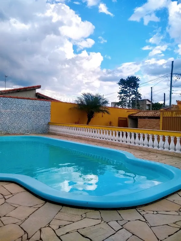 Chácara amarela — Sítio em Aparecida