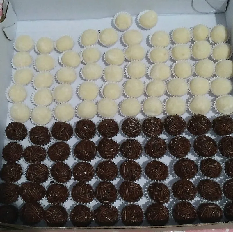Kit Festa e Bolos Decorados Darlyne Chagas — Salgados em Caraguatatuba