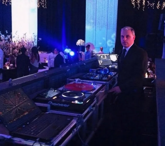 DJ para Festa Eventos Casamento Corporativo Festa de 15 anos — Música / DJ / Som em São Paulo